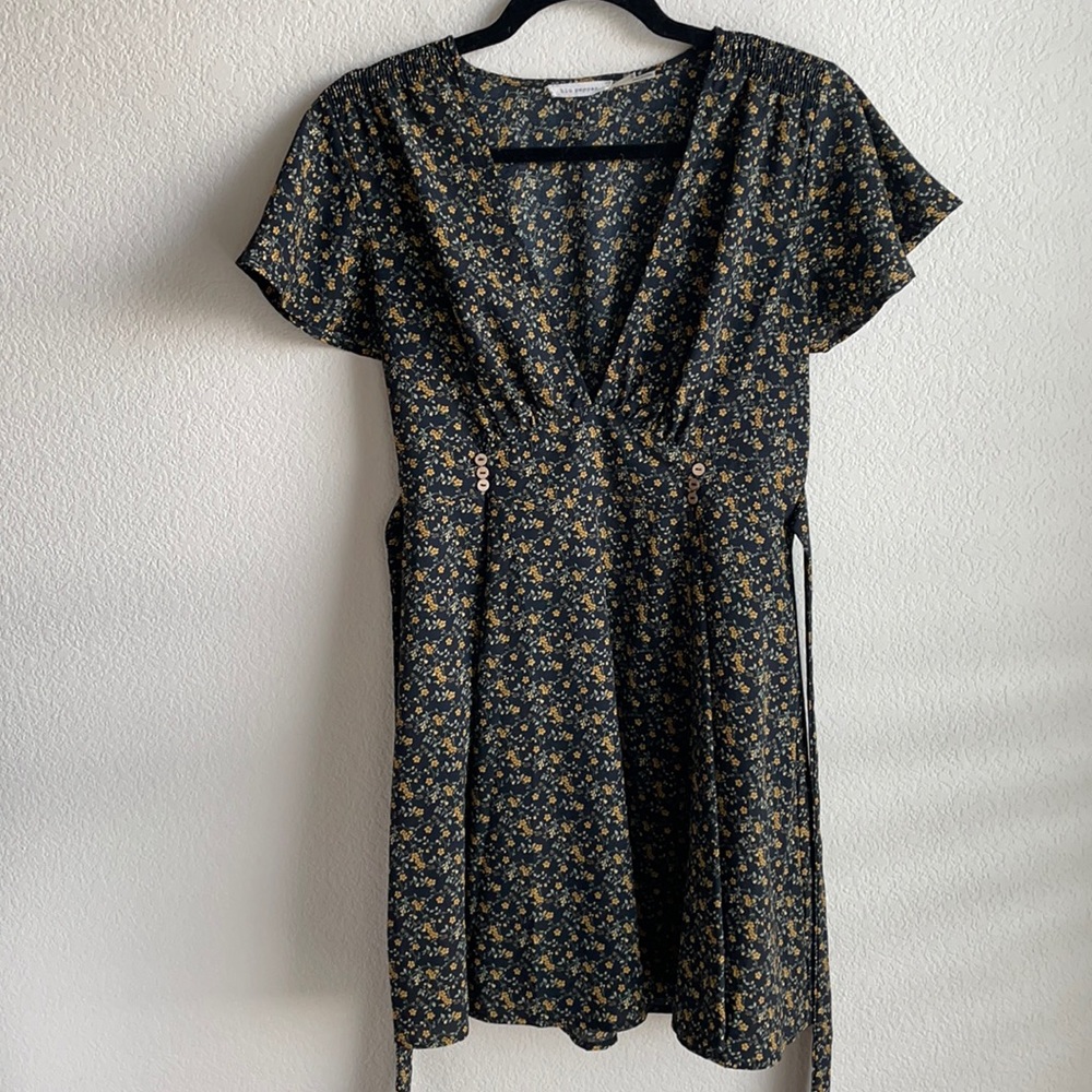 LAST CHANCE 1/14 * PRICE FIRM * blu pepper Black Floral Plunge Dress - Picture 2 of 5